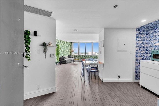 Building Photo - 1100 West Ave