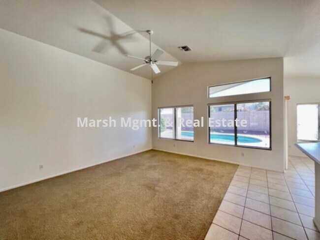 Nice 3 bedroom home with a den and private... photo'