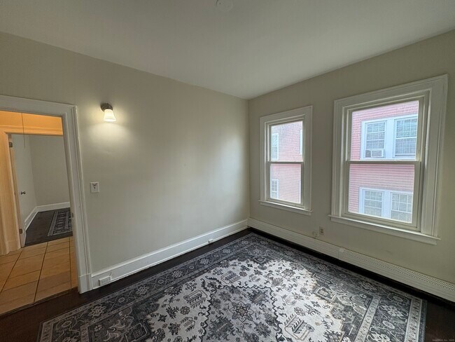 Foto del edificio - 72 Sterling St