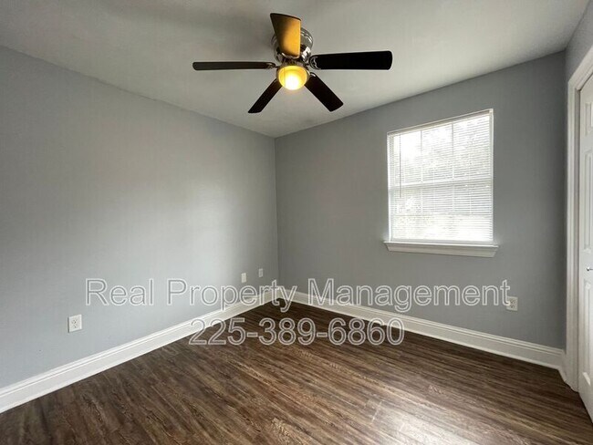 Foto del edificio - 5500 Dianna Dr