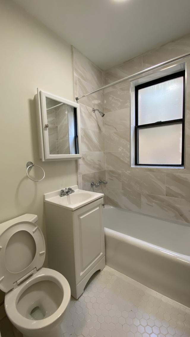 Building Photo - 0 bedroom in Chicago IL 60613