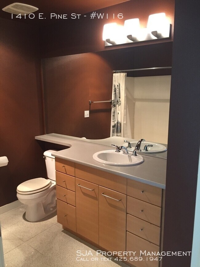 Building Photo - Bright and Updated Unit in Capitol Hill!