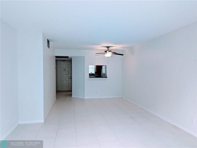 Foto del edificio - 21915 Lake Forest Cir
