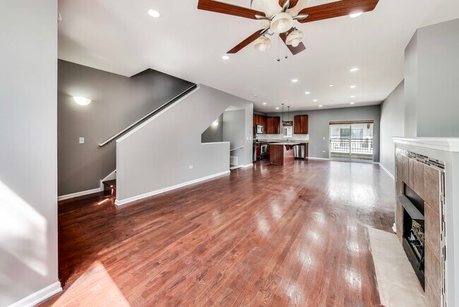 Foto del edificio - 4524 W Belmont Ave