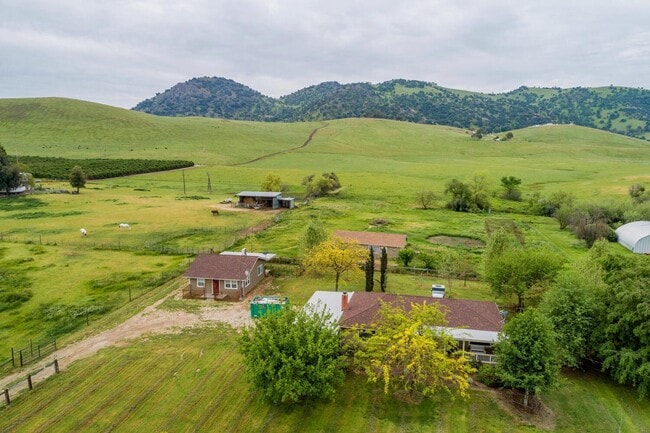 Building Photo - 1 Bedroom Cottage for Rent on shared 5 Acres