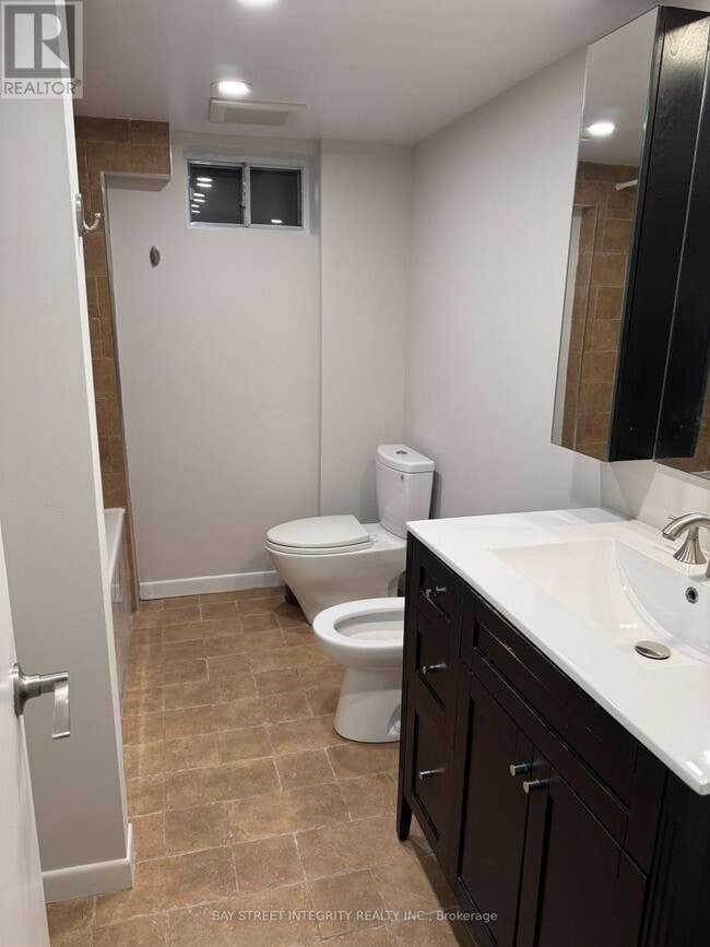 Building Photo - 244 King Edward Ave