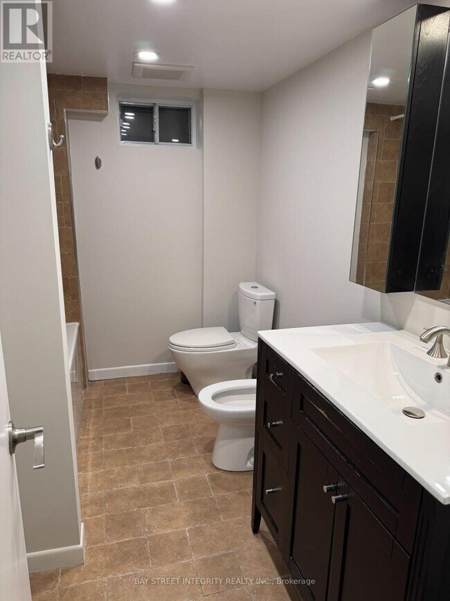 Photo du bâtiment - 244 King Edward Ave