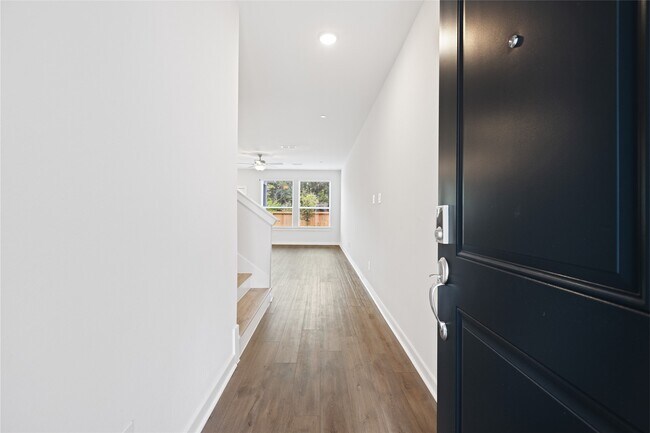 Foto del edificio - 8115 Danson Ln