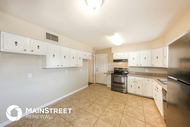 Building Photo - 3315 W Elm St