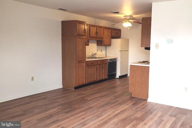 Building Photo - 121 S 3rd St