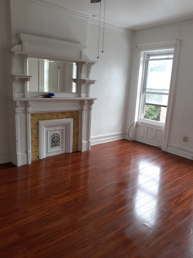 Foto del edificio - 1363 Dean St