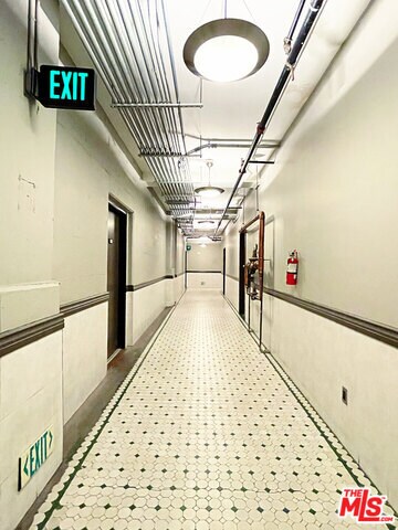 Foto del edificio - 215 W 7th St