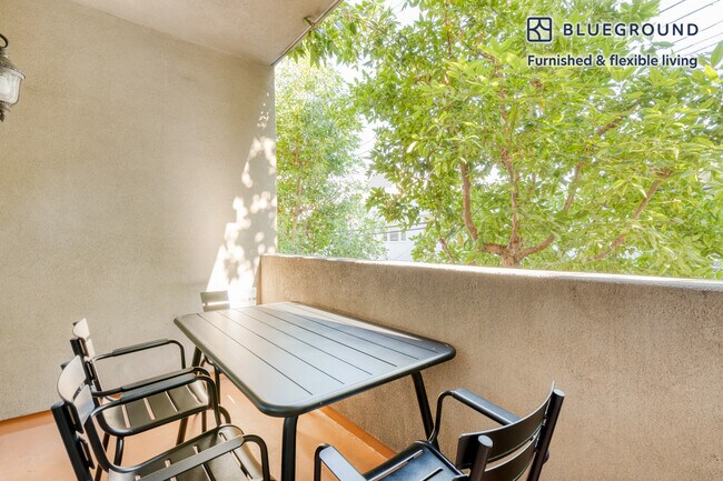 Foto del edificio - 918 S Oxford Ave