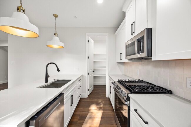 Foto del edificio - 4611 Dewberry St