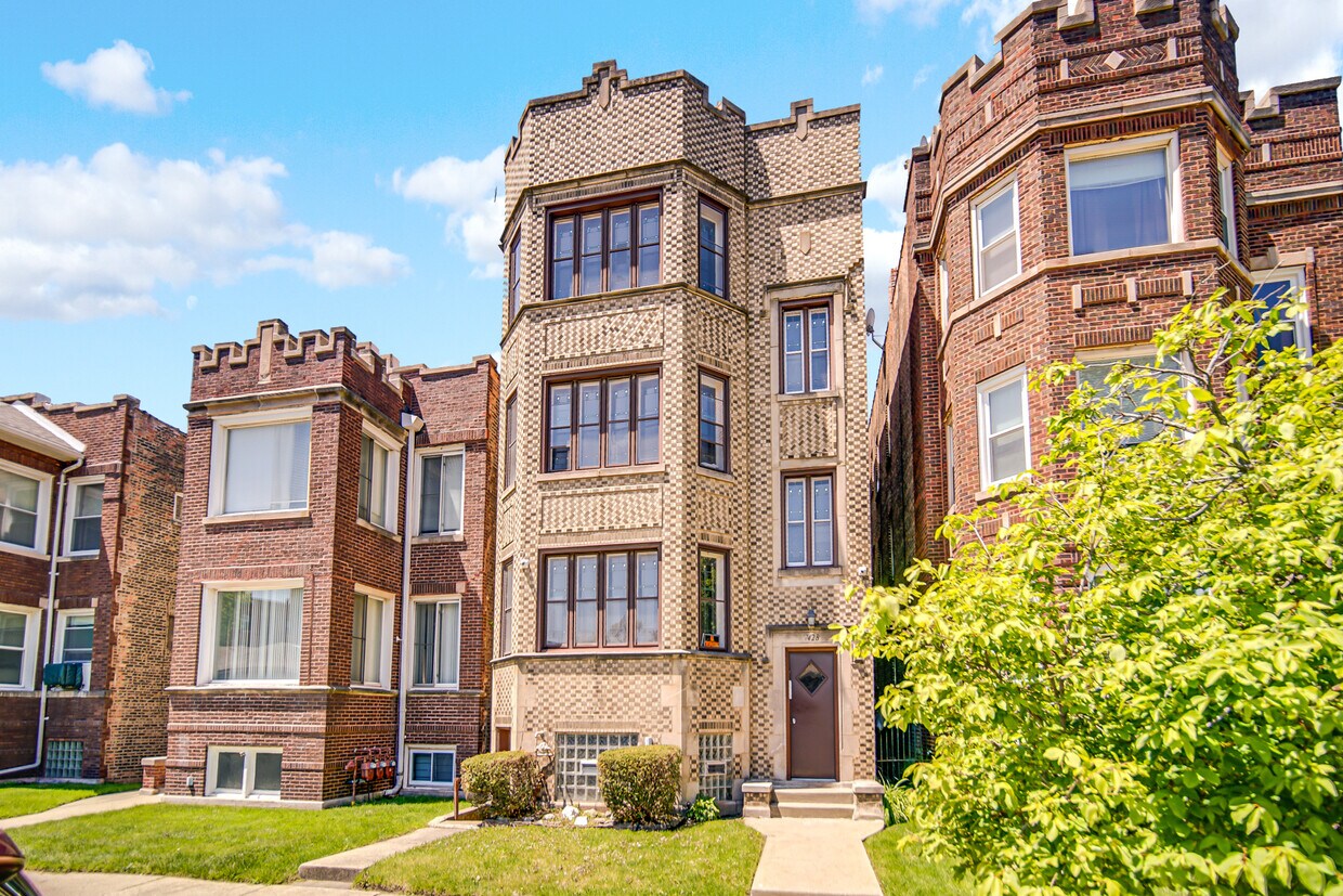 Foto principal - 7428 S Bennett Ave
