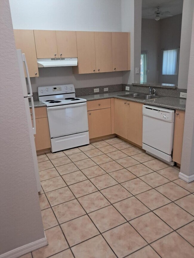 Foto del edificio - 260 Crestwood Cir