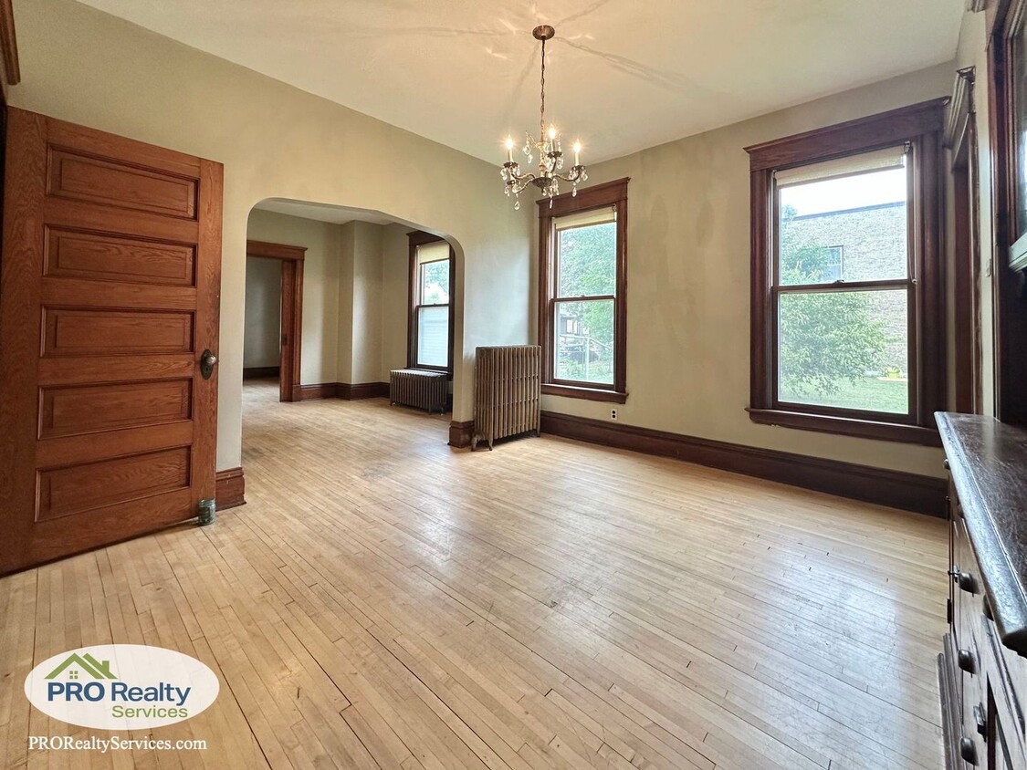 Primary Photo - Charming 2 Bedroom Apartment in Northeast ...