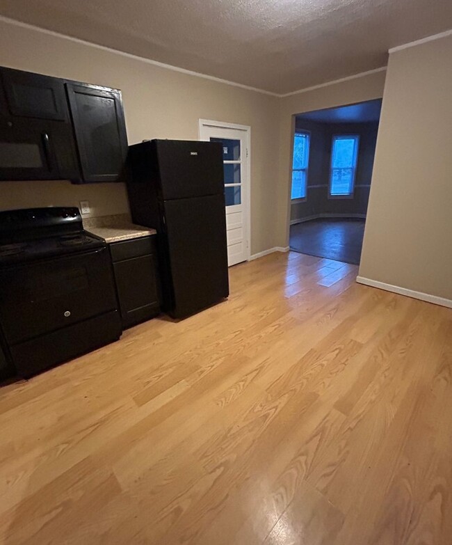 Building Photo - BELOW MARKET RENT!