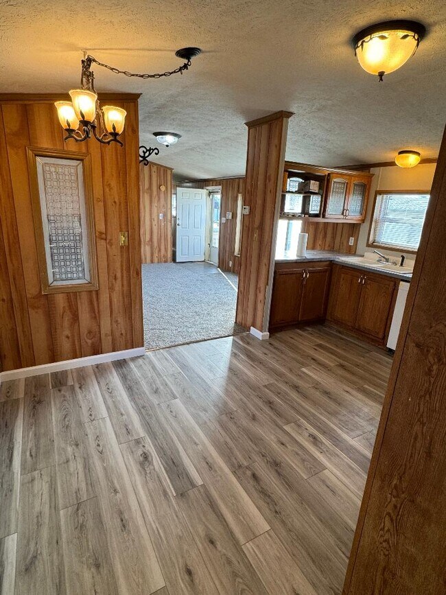 Foto del edificio - 1272 Kathy Ave