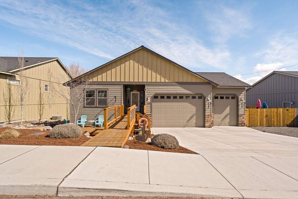 Foto principal - SW Redmond 4 Bedroom Home