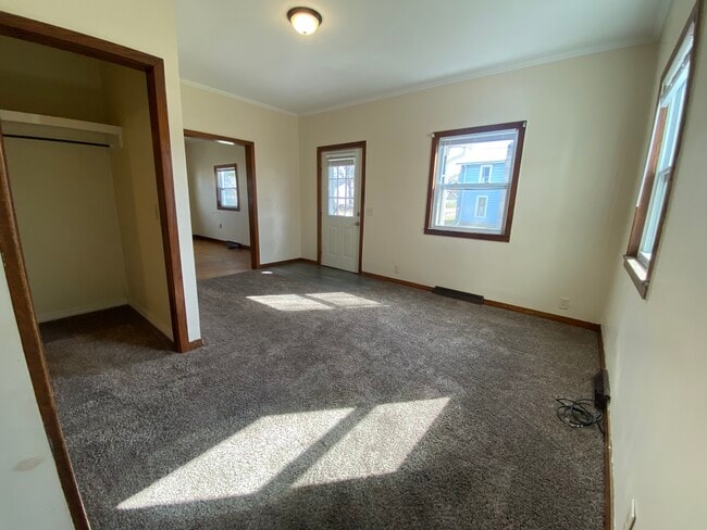 Building Photo - 302 Perry St