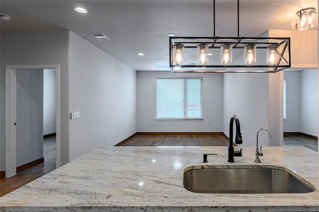 Foto del edificio - 1220 W Trinity Mills Rd