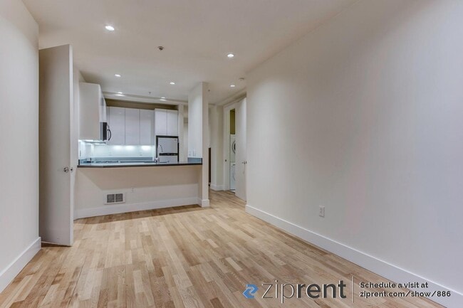 Building Photo - 901 Bush St