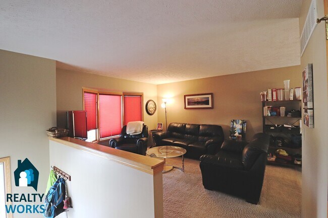 Foto del edificio - Lovely 2 Bedroom Split Level Home in NW Li...