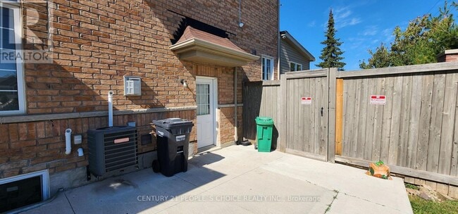Building Photo - 60 Divinity Cir