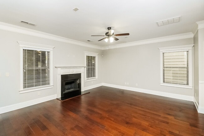 Building Photo - 129 Covington Terrace