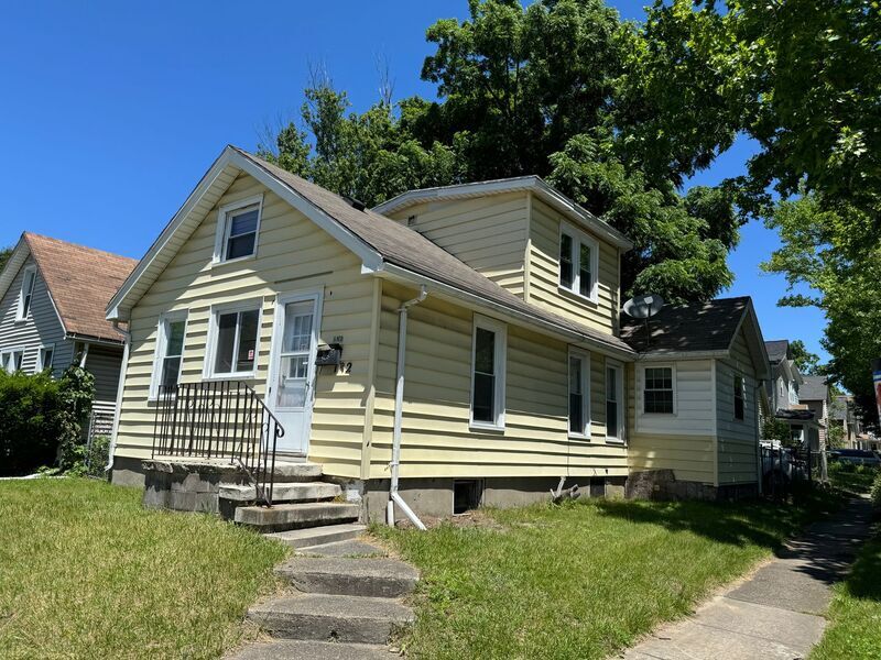 Primary Photo - 182 Cottage St