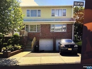 Building Photo - 256 Hudson Pl
