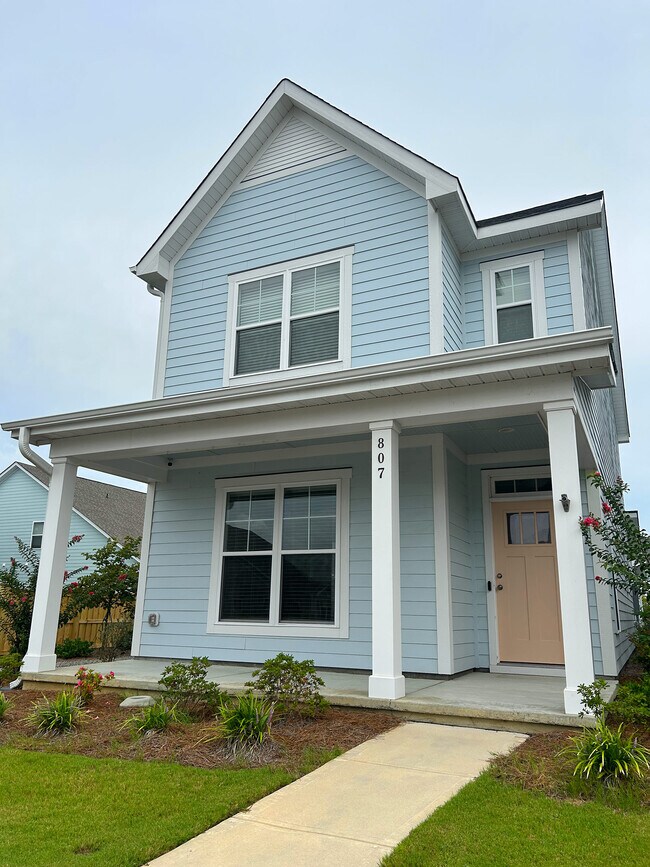 Building Photo - 807 Edgerton Dr