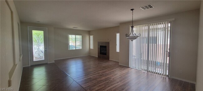 Foto del edificio - 3833 Bowers Hollow Ave