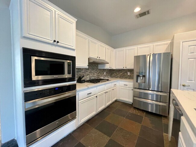 Building Photo - AVAILABLE NOW! STUNNING 4 Bedroom / 2 Bath...