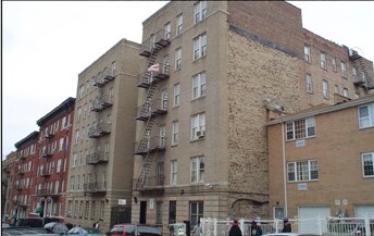 Foto principal - 2300 Loring Pl N