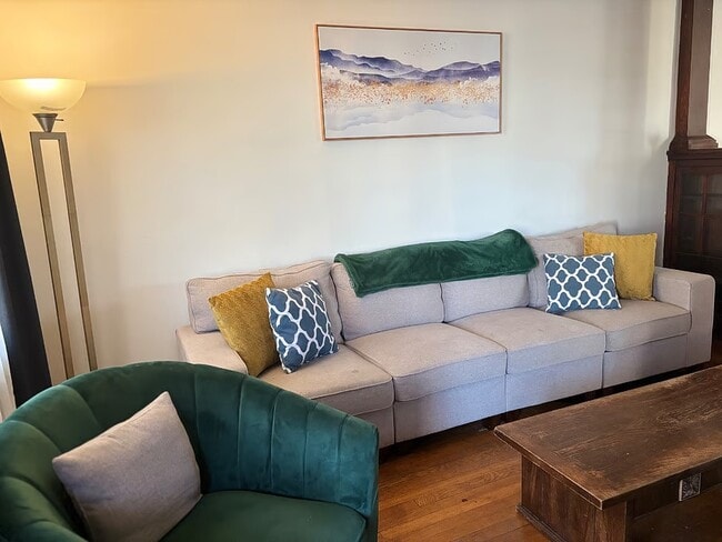 Livingroom - 1039 Highland Ave