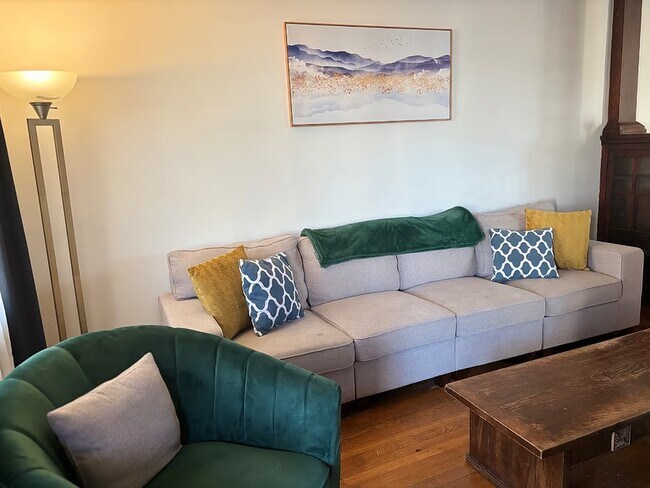 Sala de estar - 1039 Highland Ave
