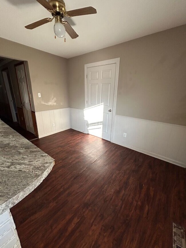 Foto del edificio - Cute 2 bedroom 1 bath home with shed