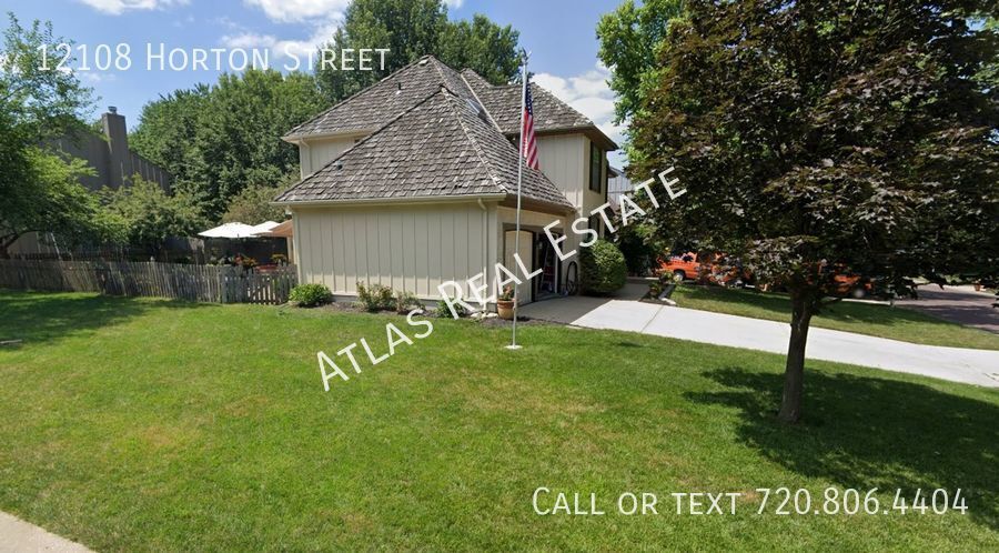 Building Photo - Huge home in a great area! Come see what y...