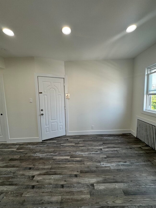 Building Photo - 411 51st St