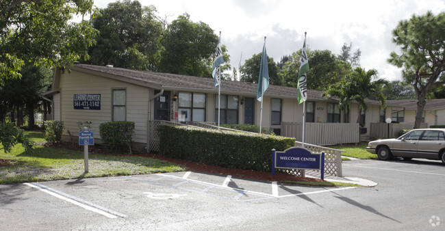 Building Photo - Springtree Apartments