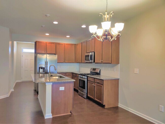 Foto del edificio - 4 Bedroom, 2.5 Bath Townhome in Savannah Townhomes