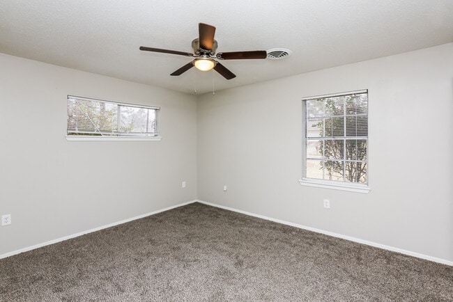 Building Photo - 320 Southridge Dr