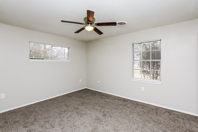 Foto del edificio - 320 Southridge Dr