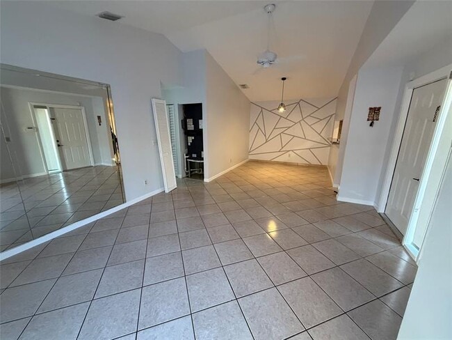 Foto del edificio - 2451 SW 86th Ave