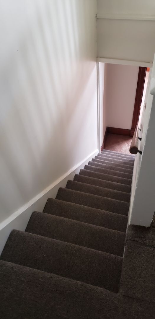 Foto del edificio - 4 bedroom, 1 bath, half double