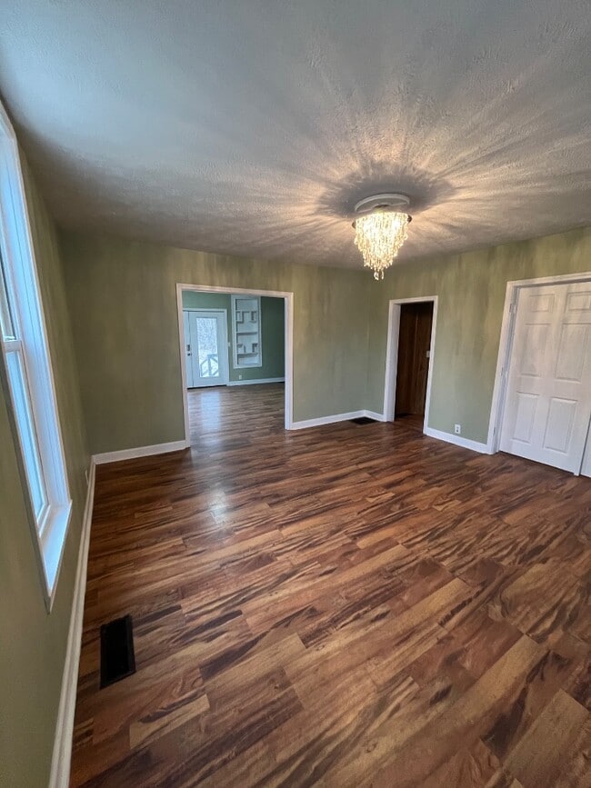 Foto del edificio - 829 S Main St