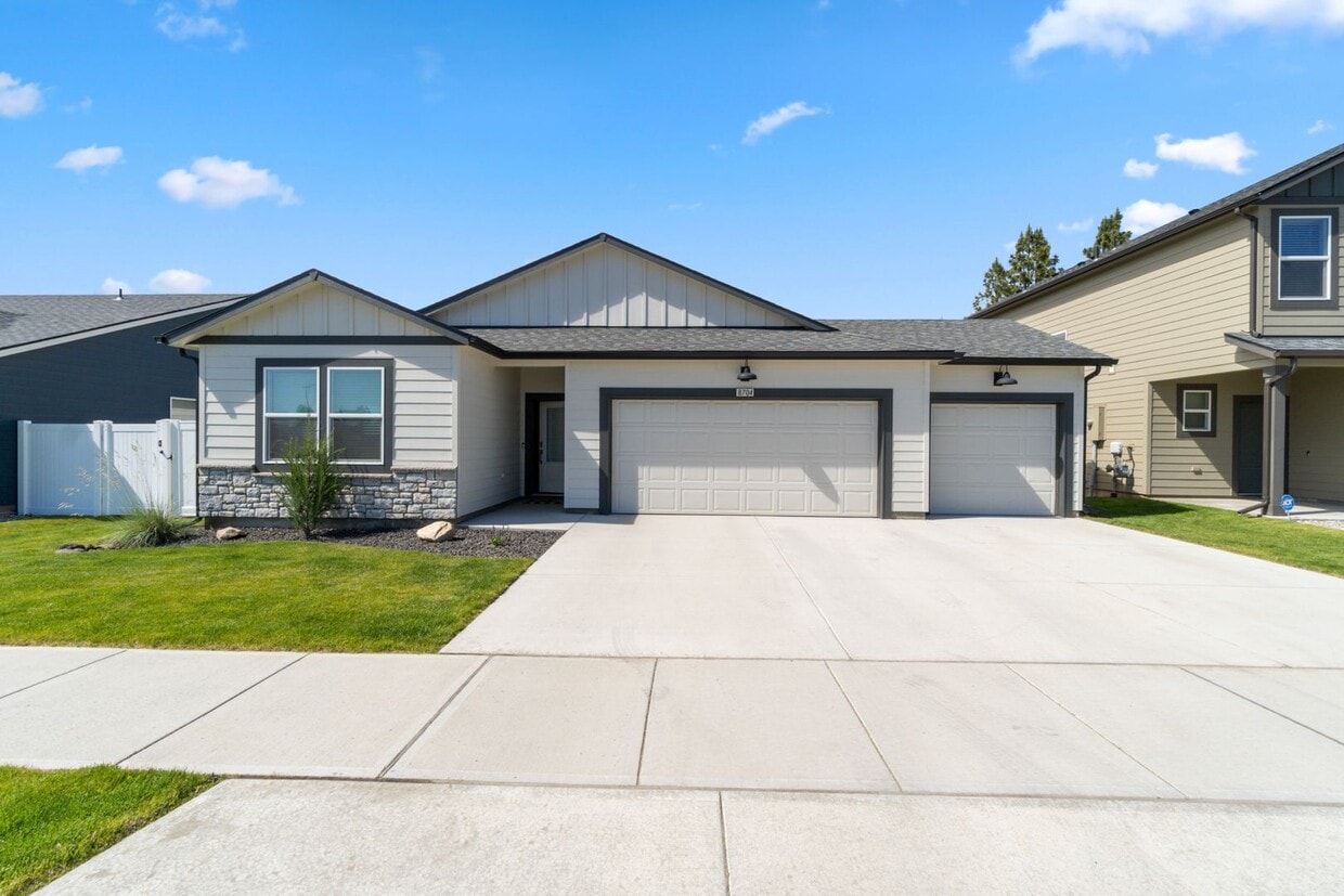 Primary Photo - 4 Bed 2 Bath Single Family Home in Cheney!!