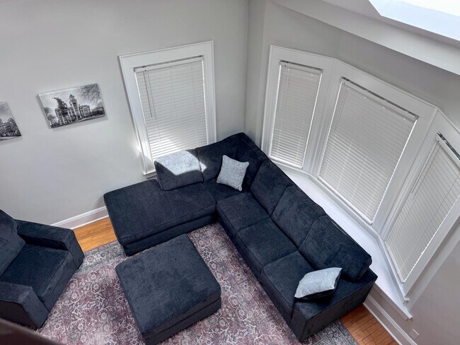 Foto del edificio - 816-818 Maryland Ave - Upstairs Unit 2